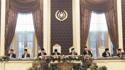 统治者在公共事务上发挥的角色，获得许多国人认同。图为10月中举行的马来统治者会议。