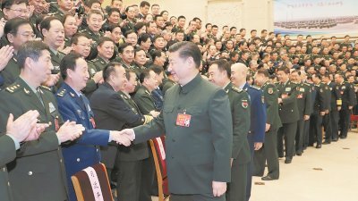 中共中央总书记、中央军委主席习近平，周四出席在北京召开的军队领导干部会议。这是会议召开前，习近平会见出席中共十九大的解放军和武警部队代表。
