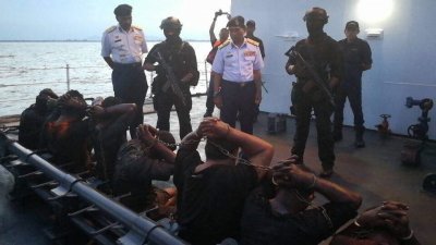 大马海事执法机构成功逮捕10名涉嫌抢劫油船的海盗。