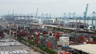 巴生港口排名世界第11，但基建发展和政府机构程序效率却一直为人诟病。