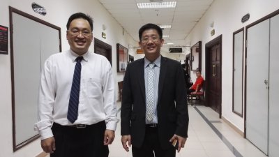 张健仁（左）和陈国彬（右）成功保住国州议员资格。