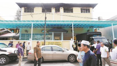 律师公会敦促政府成立皇家调查委员会，以彻查酿成23人死亡的宗教学校宿舍大火惨案。