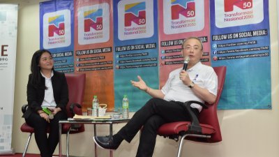 魏家祥（右）在TN50对话会上畅谈企业未来面向。