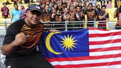 大马男子铅球名将莫哈末吉雅，在吉隆坡残疾东运中以破赛会纪录的姿态摘金，将世界、奥运、亚洲和东运的所有纪录，尽收入个人账下。