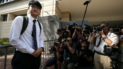 冯敬恩周四出庭应讯，他因围堵校委会事件被判罪成，被判240小时社会服务令。