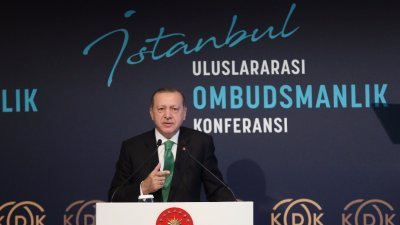 土耳其总统埃尔多安周一在伊斯坦布尔的一个论坛上表示，土耳其可关闭库区出口石油使用的输油管，惩罚库族公投。