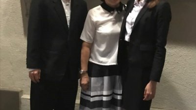 当事人拿汀陈慧芳（中）和两位代表律师颜康益（左起）和江美仪。