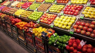 中国在周一向美国进口水果等产品加征关税，但清单中没有美国对中国的关键出口物如大豆。