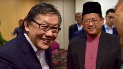 杨德云牧师（左）周三与新加坡伊斯兰宗教领袖见面。