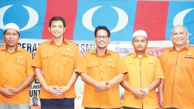 霹雳州诚信党公布5名有专业人士背景的候选人将会在被霹雳上阵。左起为拉沙里、哈斯努、 沙烈夫丁、阿末沙基夫和莫哈末法迪。