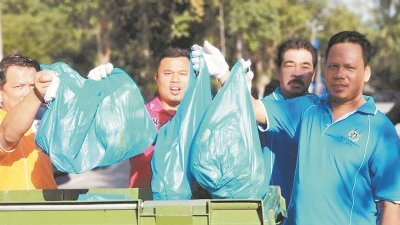 爱护环境不分你我，市议会职员跑步运动捡了一袋袋的垃圾，并置在桶内，以待处理。