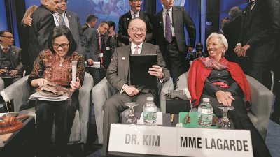 金墉（中）、IMF总裁拉加德（右）及印尼财长出席春季会议。