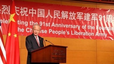 崔天凯出席中国驻美国大使馆庆祝解放军建军91周年的招待会。
