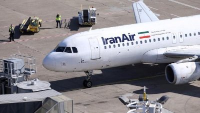 伊朗当局提及，美国制裁将会影响前者维修老旧客机。这是伊朗航空公司的一架飞机，停在塞尔维亚首都贝尔格莱德的尼古拉特斯拉机场。