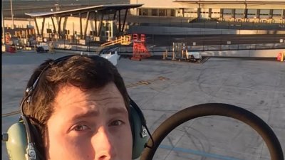 拉塞尔2015年开始在地平线航空公司上班，平日负责上下货、装卸行李、清扫飞机等。这是他也在其Youtube频道上，放出他在机场工作的影片。