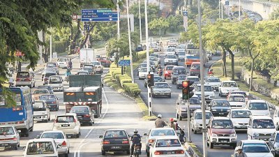 槟城的塞车问题日益严重，需要很好的解决方案。（档案照）