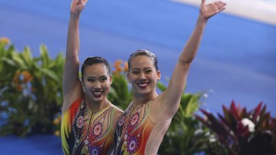 李盈慧（左）与颜华苇在雅亚运会韵律泳双人自由自选比赛，取得75.1333分；最终，大马以148.3365总分排名第八。