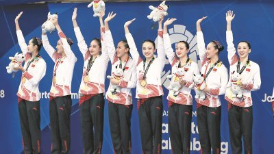 中国队在韵律泳团体赛项目完成四连冠，拿下中国代表团在本届亚运的第100枚金牌。