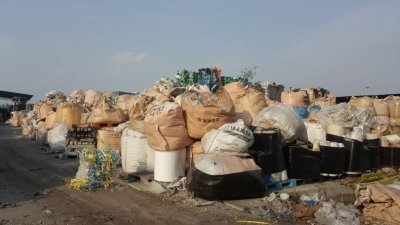 巴生西港工业区惊现许多洋垃圾工厂。