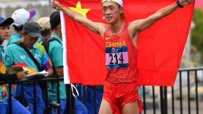 24岁的王凯华（图）以6秒的微差险胜日本新星山西利和，为中国实现男子竞走亚运四连冠。 