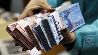 新兴市场货币争相贬值，印尼盾周五一度大贬，创1998年亚洲金融危机以来最低水准。
