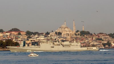 俄罗斯护卫舰上周六出现在土耳其伊斯坦布尔附近海域，准备前往地中海。