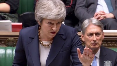 英国国会下议院周二充满火药味，议员们展开为期5天的脱欧协议辩论，首相特丽莎梅重申不会举行第2次脱欧公投。
