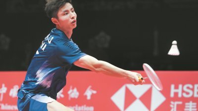 总决赛前不被看好的中国男单独苗石宇奇，以小组赛三连胜的完美姿态晋级半决赛。