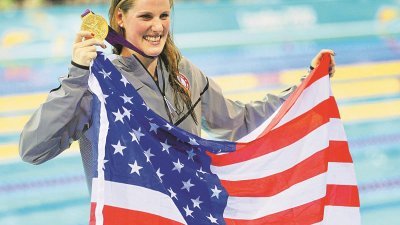 年仅23岁的美国游泳女子名将富兰克林，由于不堪肩膀伤势折磨，因而宣布退役。 