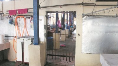 保阁亚三巴刹通往猪肉档的2个通道口遭封闭5年后，周六终被敲开。