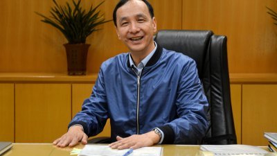 台湾新北市市长朱立伦即将卸任，上周二在主持任内最后一次市政会议后，随即回到办公室心情显得比平常轻松，外界亦盛传他将会参选2020年的总统选举。
