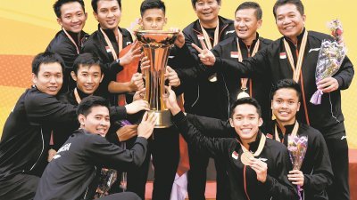 印尼羽球队完成卫冕任务，成功蝉联男团冠军。