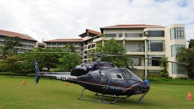 沙州的飞行学校Layang-Layang Helicopter Academy，10架直升机也已经被预订一空。