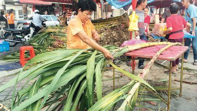 甘蔗为天公诞必备祭品，因此在天公诞前夕，在槟城的路边或巴刹附近可看见市民选购甘蔗的画面。