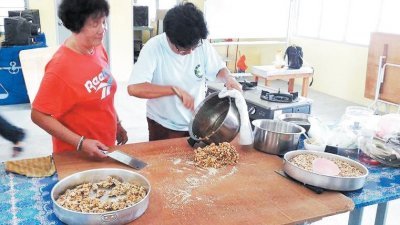 马华金宝区会希望透过合作社的方式，如将华隆新村妇女制作的花生糖打造成“一村一品”的土特产，借此推动旅游业。