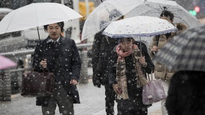 日本受到强烈寒流影响，各地都出现惊人的低温记录。根据日本官方数据，上周估计有多达283万宗流感病例，统计数字已创新记录。