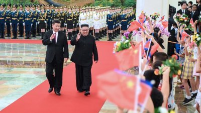 朝鲜最高领导人金正恩于周二第3度访华，中国国家主席习近平在北京人民大会堂为金正恩举行欢迎仪式。