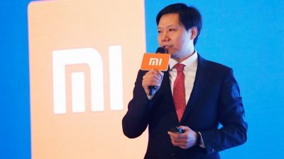 小米创办人兼首席执行员雷军，周六在香港举行全球招股记者会。他表示，去年小米互联网收入达99亿元人民币（约61亿1700万令吉），已经挤进全球第25大。