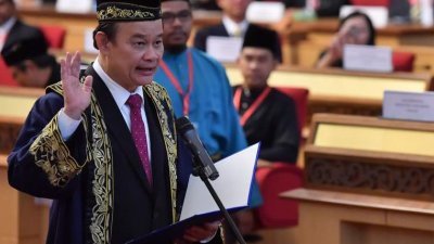 倪可汉宣誓为霹雳州议会首名华裔议长。