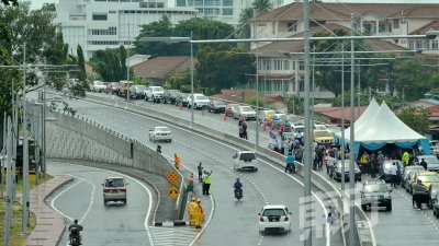 峇都茅汽车天桥启用后，将可舒缓峇东及峇都茅一带的交通。（摄影：蔡开国）