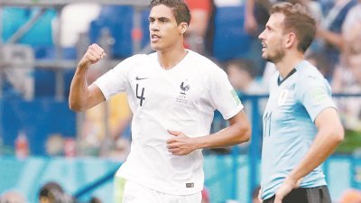 法国中卫瓦拉内（图）攻破了乌拉圭大门，继2015年3月26日对垒巴西的热身赛后，时隔3年多再度为国家队进球。