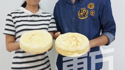 黄冠皓（右）与黄琪君坚持以D24和猫山王为制作千层蛋糕的主要材料，势要让老饕吃出滋味。