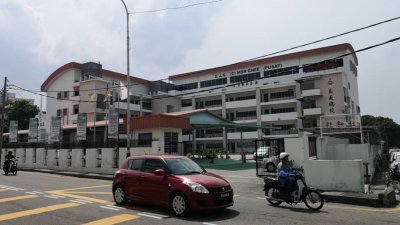 槟城慕义总校3班的三年级班级，因发生3宗手足口症案例，从周二起停课10天。