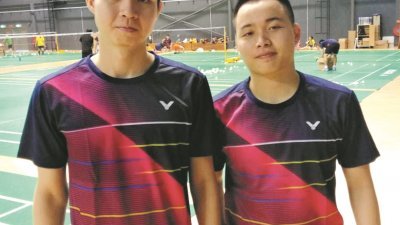 20岁的苏伟译（左）与21岁的谢定峰，周一才知晓自己搭上世羽赛的末班车。  