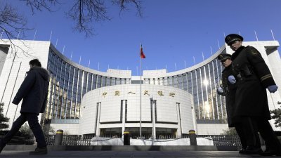 这是位于北京的中国人民银行总部。英国媒体警告，中国整治非银行机构的行动，正导致流动性紧张和投资者惊慌，2018年开始让人联想起2015年的股市大跌时期。