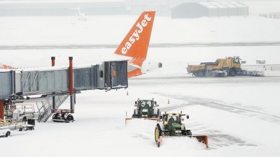 瑞士日内瓦机场周四宣布暂停所有航班，呼吁旅客不要前往机场。