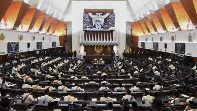 第13届第6季国会于周一（3月5日）正式开幕，本次下议院会议将召开20天，到4月5日结束。