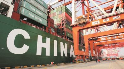 中国2月份出口同比增速8.5%，进口增速7.5%；贸易赤字54亿美元。