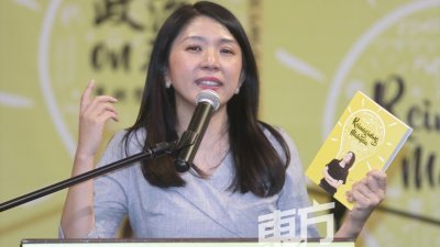 杨美盈为新书主持推介礼时宣布，将会在下届大选告别百乐镇，返回柔佛上阵竞选。