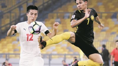 替补登场的大马18岁小将阿克亚（右）在主场以2比2战平蒙古的比赛中，上演国家队处子秀破门的好戏。